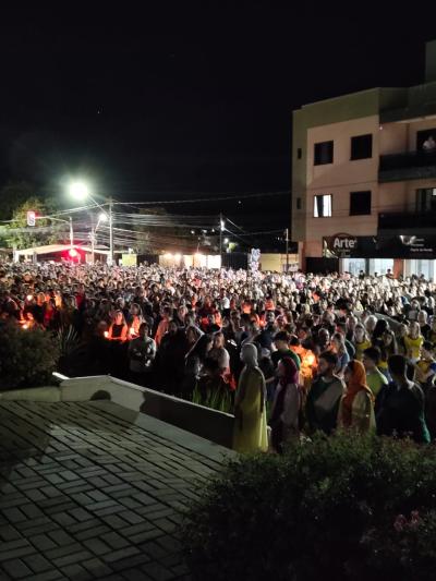 Procissão reúne milhares de fiéis em Laranjeiras do Sul e emociona comunidade na Sexta-feira Santa